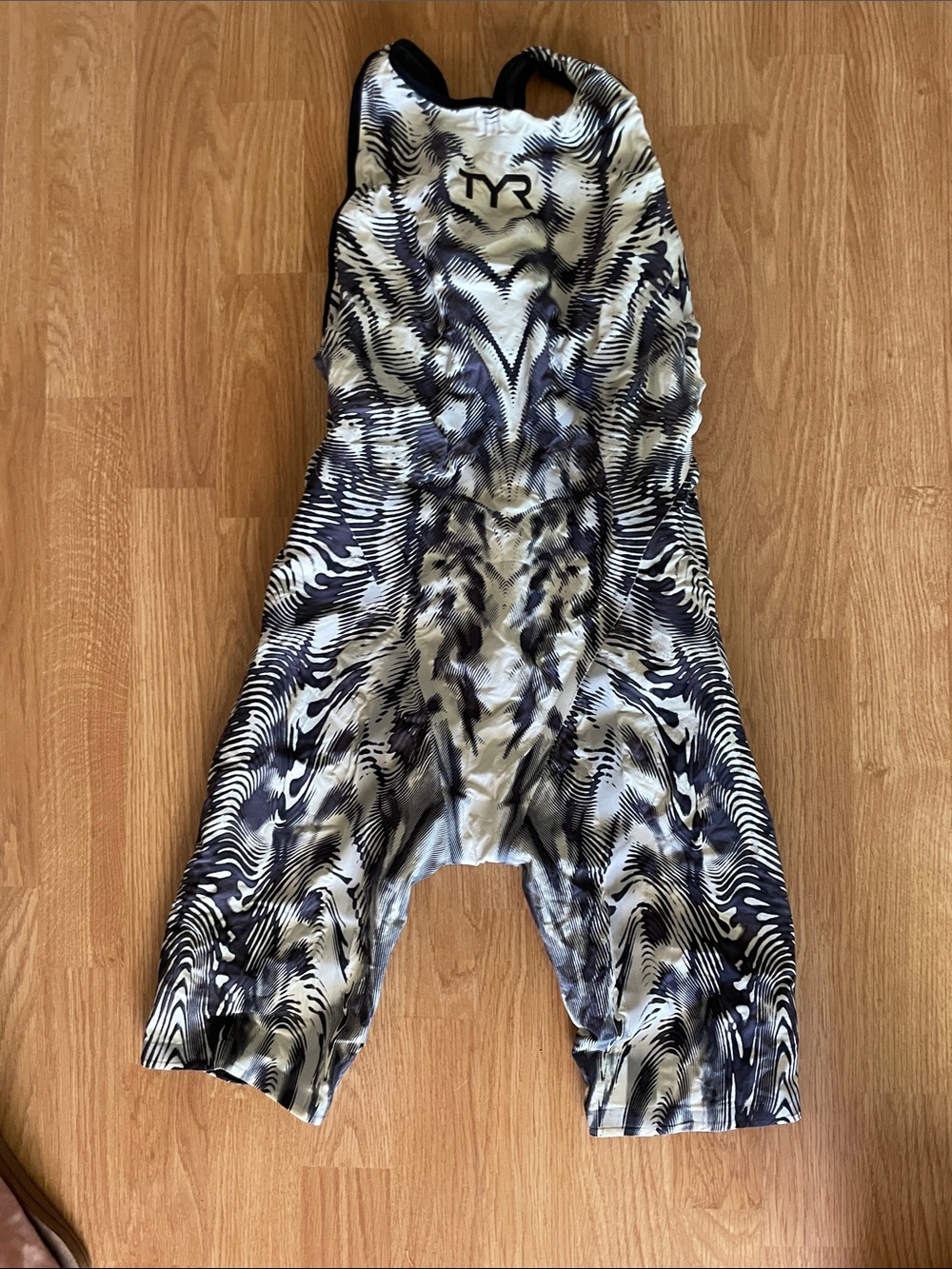 TYR venzo full back kneeskin. Size 27